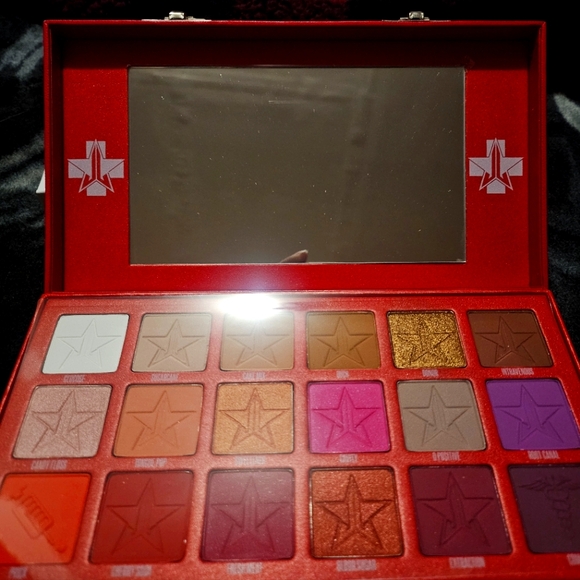 Makeup pallet - Picture 1 of 3